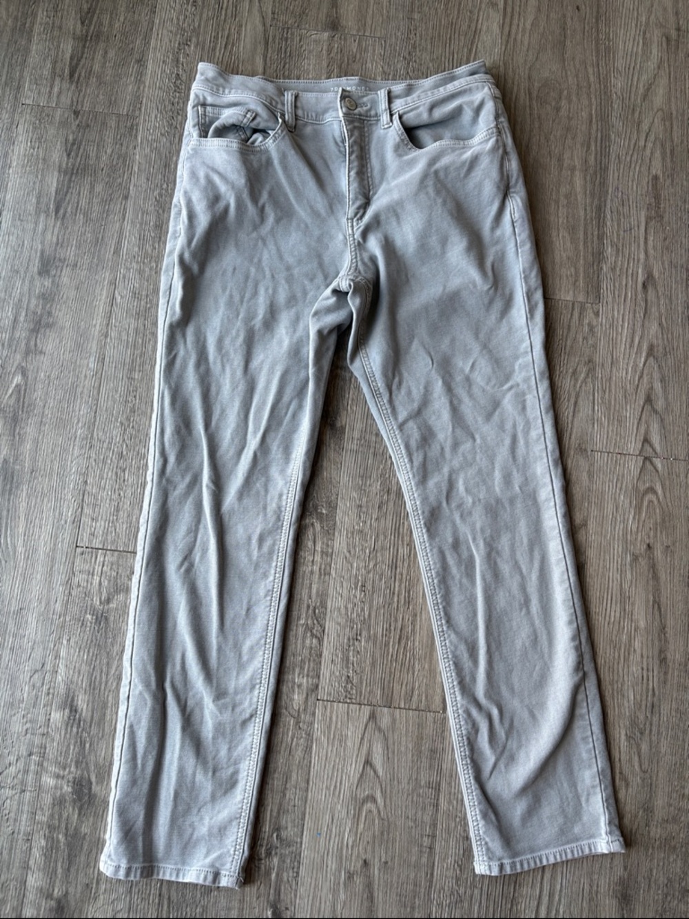 7 Diamonds Light Gray Five-Pocket Jeans